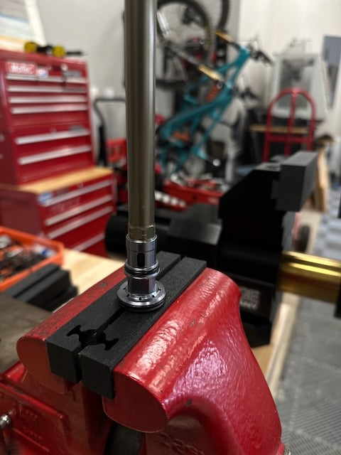 Soft Jaws for Craftsman Pro 4.5" Vise (951888) – Wolf Tooth Resolve Dropper Post